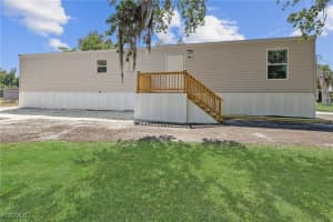 7728 Breeze Dr, North Fort Myers