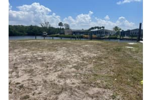 5547 Sir Walter Way, North Fort Myers