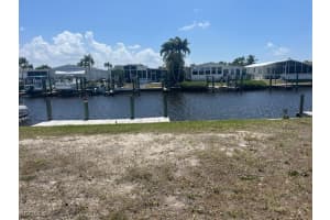 5537 Sir Walter Way, North Fort Myers