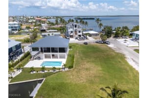2 Bayview Blvd, Fort Myers Beach