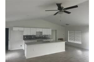 1049 Ne 44th St, Cape Coral