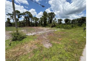 3734 Kemper St, Fort Myers