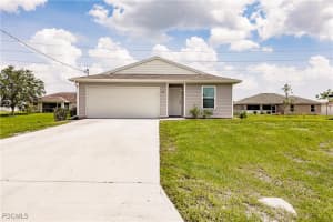 616 Ne 24th Ter, Cape Coral