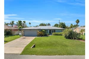 1008 Se 25th Ter, Cape Coral