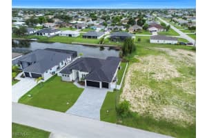 706 Sw 28th St, Cape Coral
