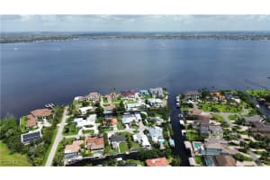 12743 Brewster Dr, Fort Myers