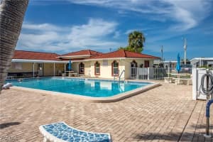 5008 Sandpiper Dr, St James City