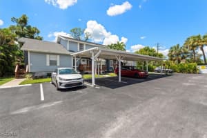 6132 Lake Front Dr, Fort Myers