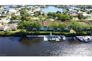 242 Newport Dr 509, Naples
