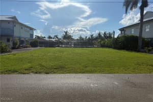 2480 Sycamore St, St James City