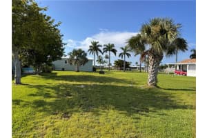 168 Orange Harbor Dr, Fort Myers