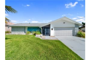 419 Pinecrest Ct, Cape Coral
