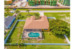 1427 Sw 2nd St, Cape Coral