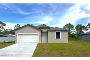 8025 Oakleaf Cir, Labelle