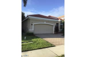 15560 Laguna Hills Dr, Fort Myers
