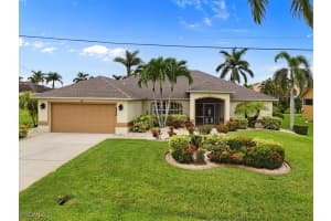 2448 Miracle Pkwy, Cape Coral