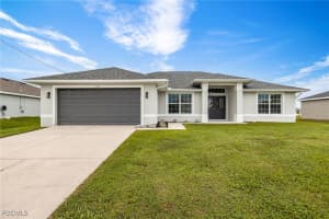 1718 Ne 40th Ln, Cape Coral