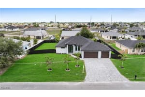 336 Ne 25th St, Cape Coral