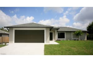8445 Coral Dr, Fort Myers