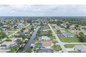 946 Se 23rd Pl, Cape Coral