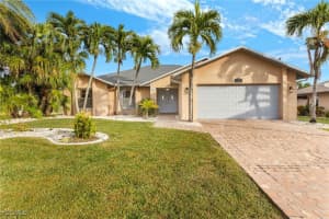 1327 Se 17th St, Cape Coral