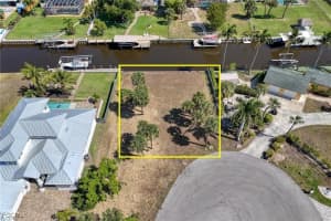 1806 Marina Cir, North Fort Myers