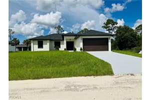 1013 Barcelona St E, Lehigh Acres