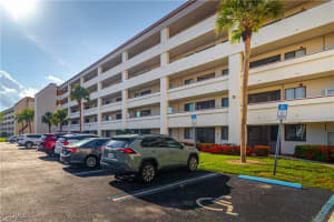 7410 Lake Breeze Dr 203, Fort Myers