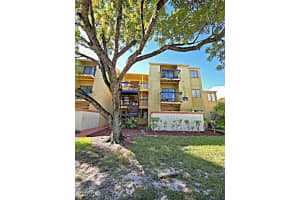 2885 Winkler Ave 620, Fort Myers