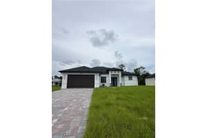 1011 Barcelona St E, Lehigh Acres