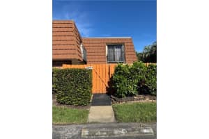 1468 Park Shore Cir 4, Fort Myers