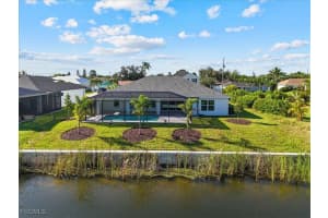 835 Sw 28th Ter, Cape Coral