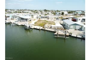 3924 Dewberry Ln, St James City