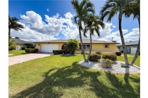 1136 Se 32nd St, Cape Coral