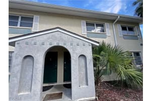 6635 Warwick Cir 8, Fort Myers