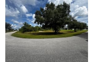 6132 Holt Ct, Fort Myers