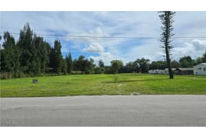 7977 Marx Dr N, North Fort Myers