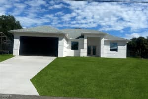 2524 Lakeview Dr, Lehigh Acres