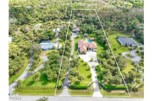 214 9th St Nw, Naples