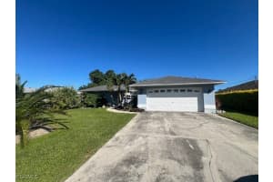 203 Kamal Pkwy, Cape Coral