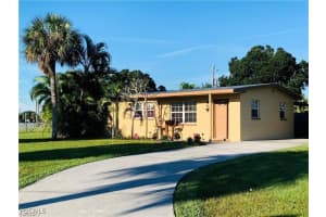 860 Camellia Dr, North Fort Myers