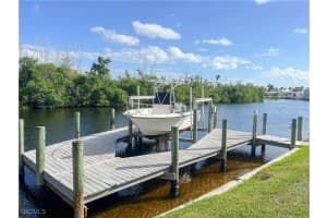 17711 Canal Cove Ct, Fort Myers Beach