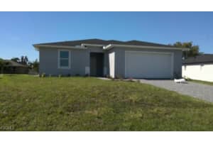 422 Ne 20th Ter, Cape Coral