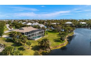 673 E Rocks Dr, Sanibel