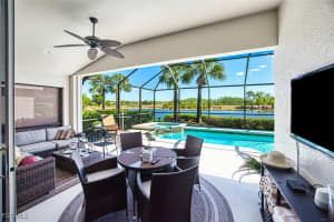 10037 Oakhurst Way, Fort Myers