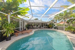 207 Se 43rd Ln, Cape Coral