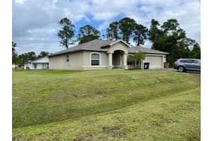 911 Barcelona St E, Lehigh Acres