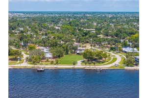 6105 W Riverside Dr, Fort Myers