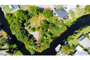 935 Iris Dr, North Fort Myers