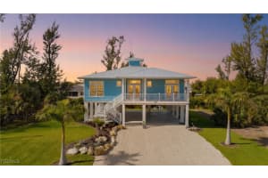 3811 Crestwell Ct, St James City